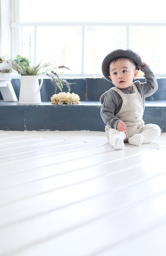 大阪フォトスタジオピエノ:帽子をかぶった赤ちゃん