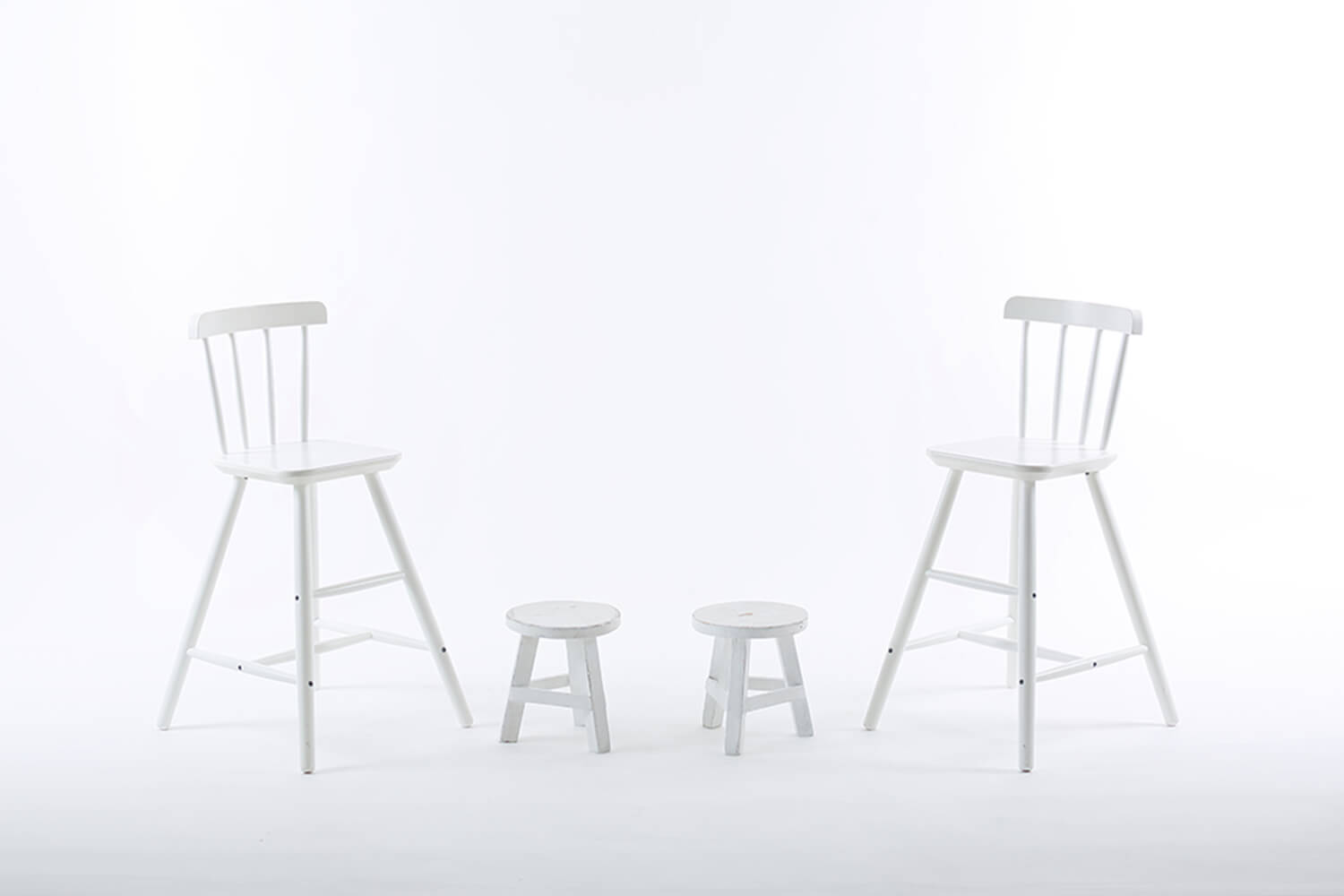 大阪フォトスタジオピエノ:白い椅子