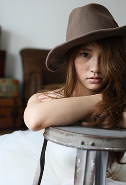 大阪フォトスタジオピエノ:帽子の女性